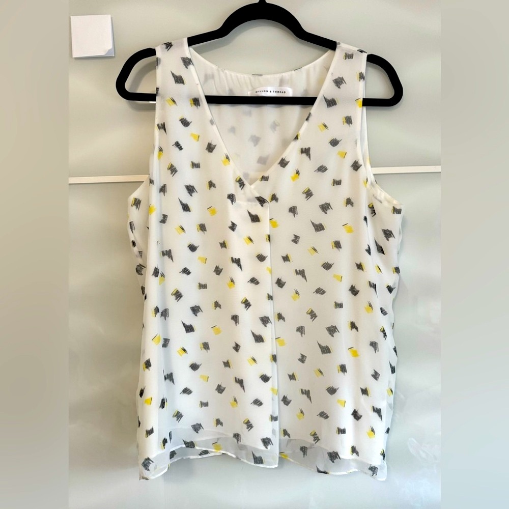 🛍️ Willow & Thread Sleeveless blouse v neck gray yellow pattern abstract L FLAW